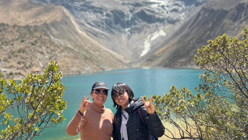Atrévete a descubrir la Ruta Salkantay, un camino alternativo a Machu Picchu que te lleva a través de glaciares, lagunas turquesas y valles impresionantes