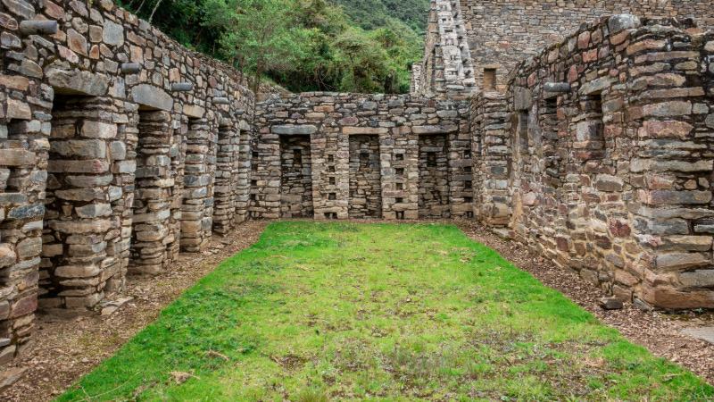 Choquequirao, una ciudadela inca escondida entre montañas y nubes
