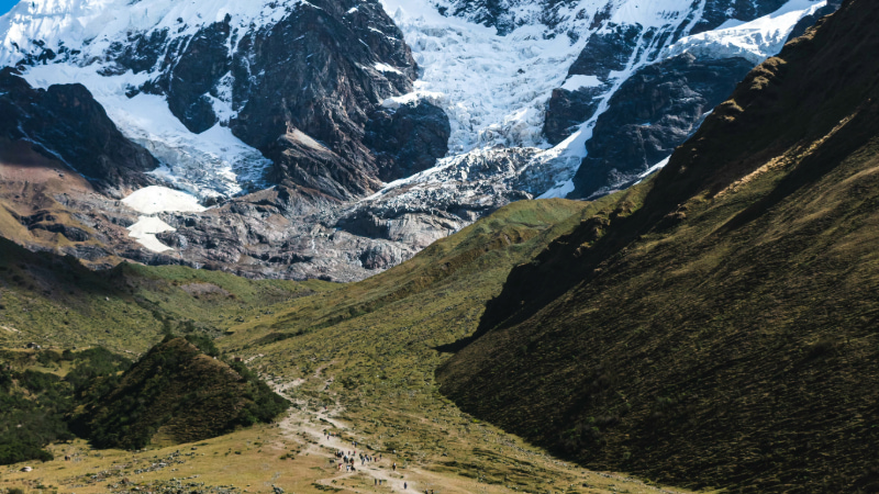 el rincón escondido de los Andes con aguas color esmeralda. Un paisaje de ensueño que parece sacado de una postal